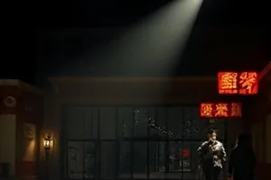 校园剧《纸飞机航线》封面，折纸飞机掠过黑板